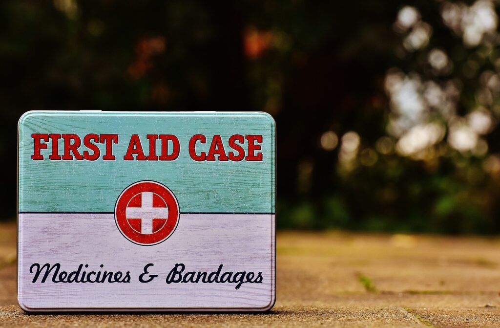 first aid, can, tin can-1732531.jpg